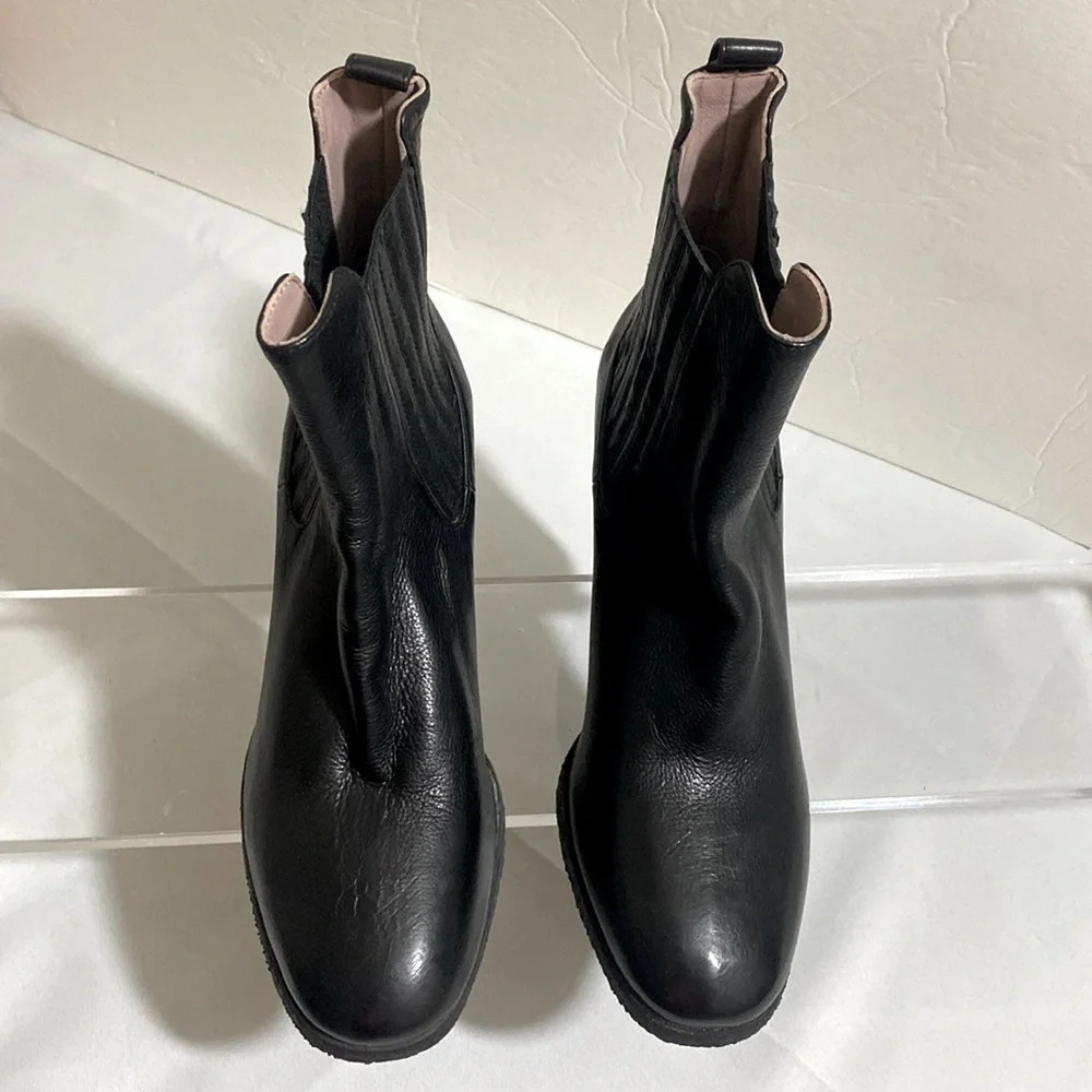 NWOB LA PETITE MAISON Women's Pull-on Ankle Boots Size 37.5